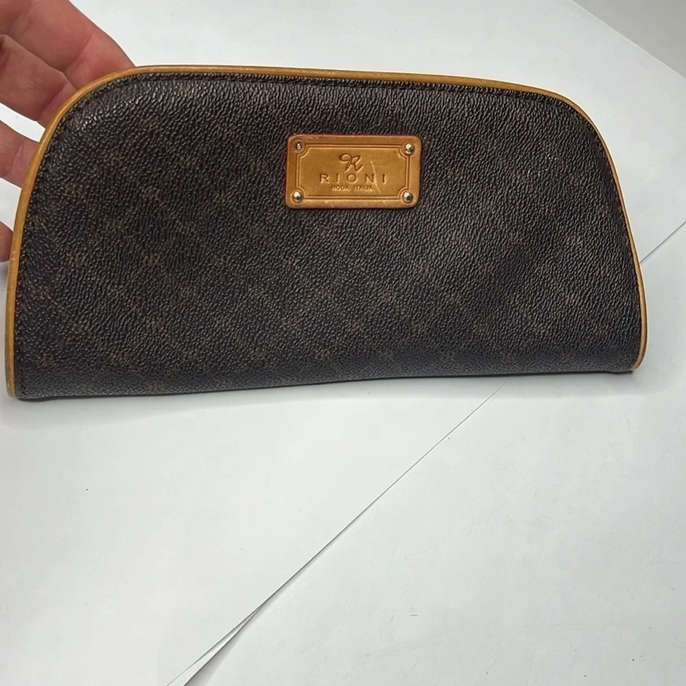 Rioni Zip Clutch Wallet with Detachable Adjustable Leather Strap